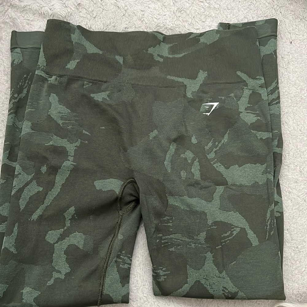 Gym shark leggings